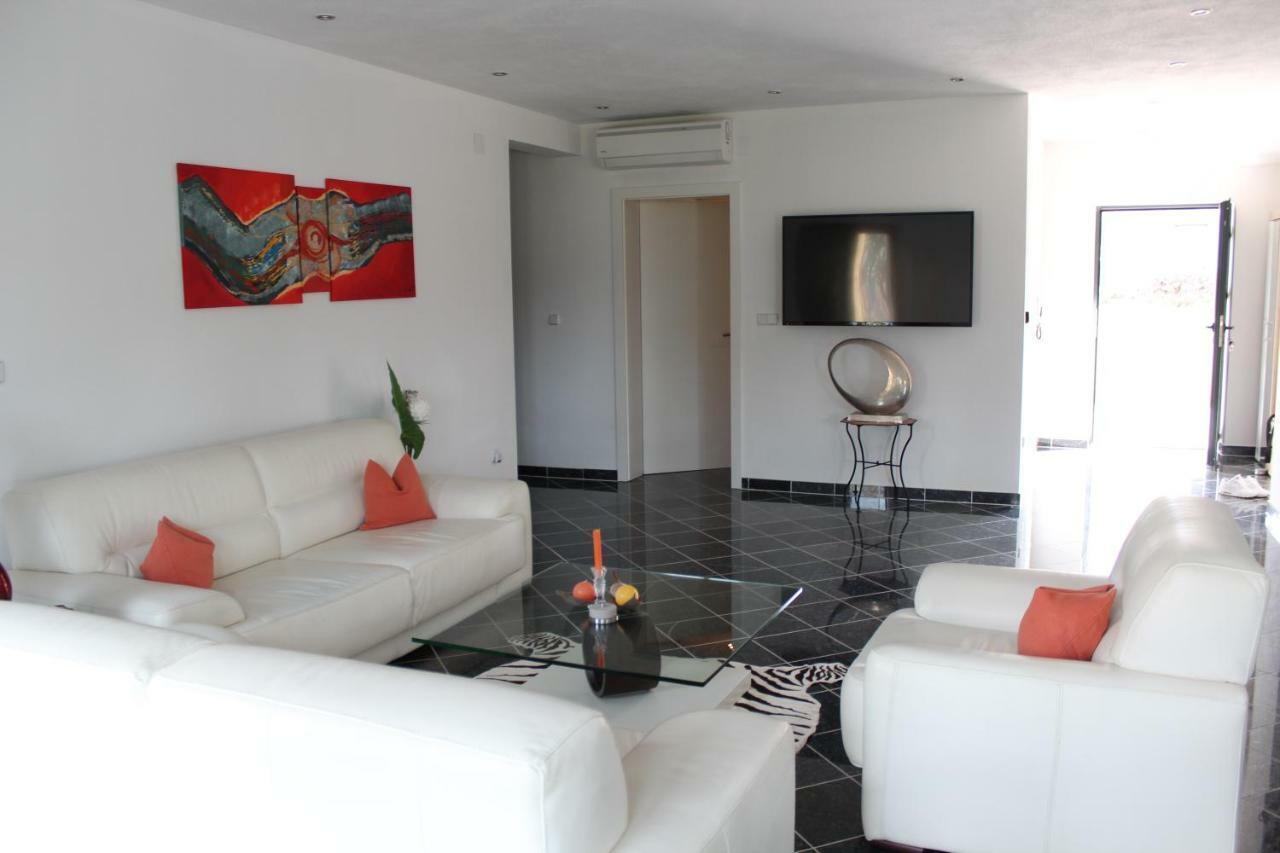 Antunovic Apartment